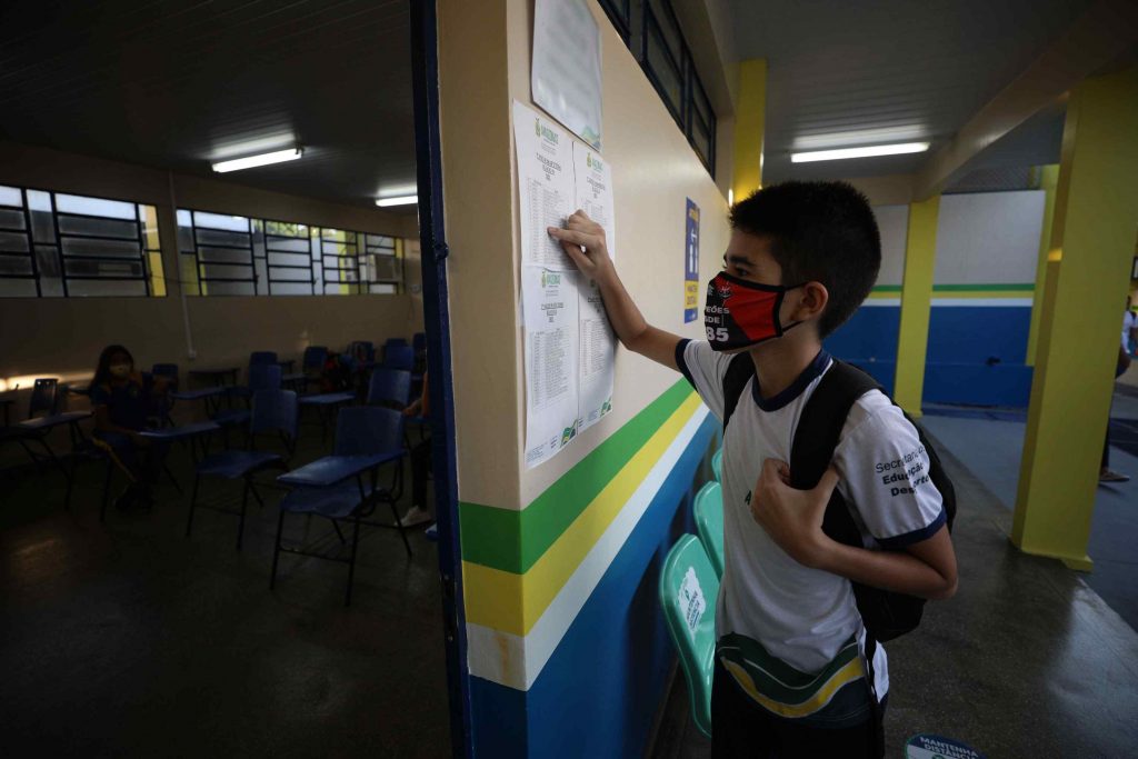 Rede estadual retoma aulas 100% presenciais