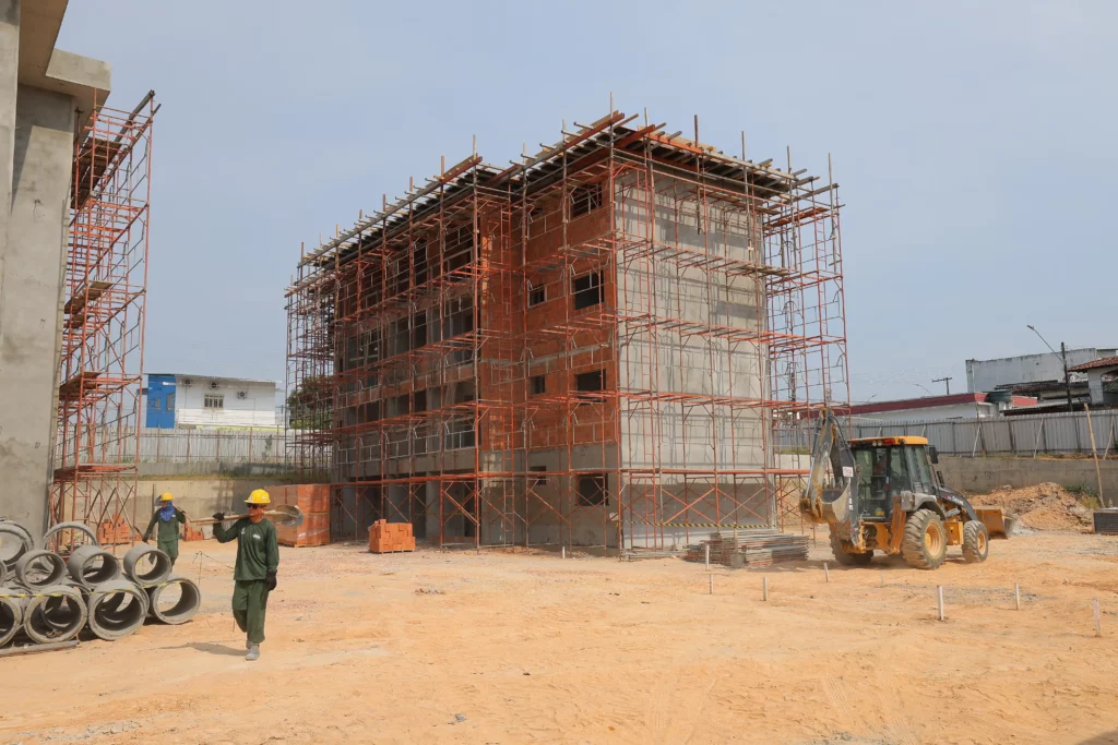 Governador Wilson Lima vistoria avanco das obras do residencial Maues na zona sul 4 foto Diego Peres Secom